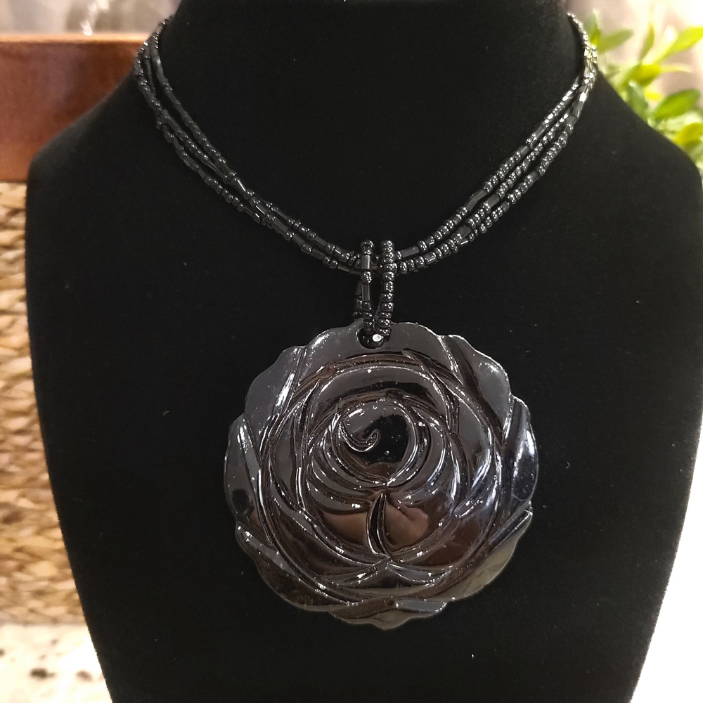 Black Rose Shell Carved Pendant Necklace